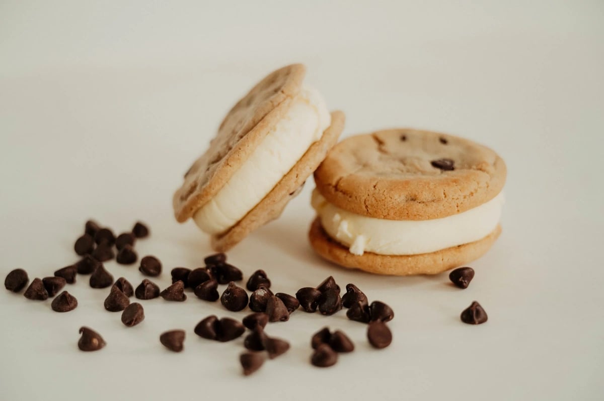 Rookie's - Blondie - Snickerdoodle + Vanilla icecream sandwich